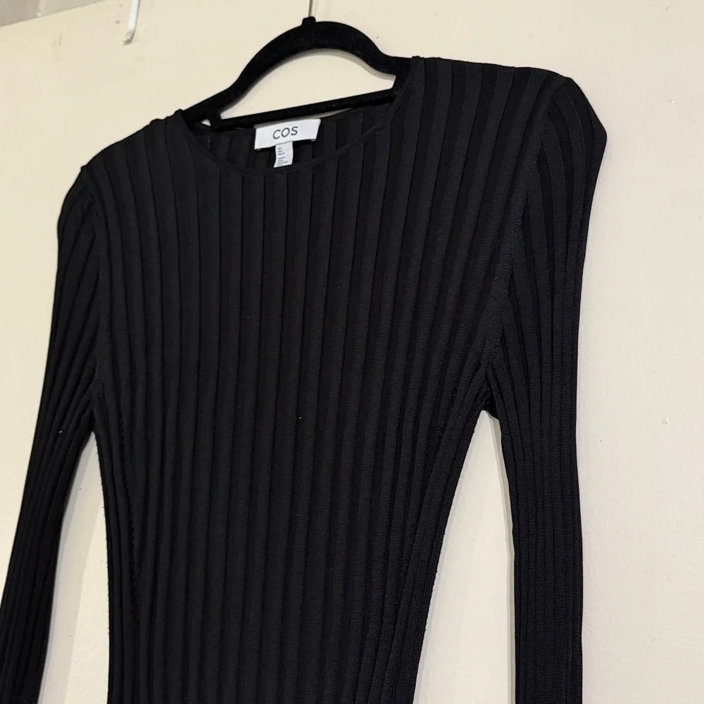 COS Rib-Knit Long-Sleeved Top - Picture 4 of 6